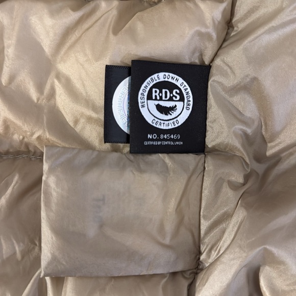 Lightweight Responsible Down Packable Puffer Vest - Picture 10 of 13